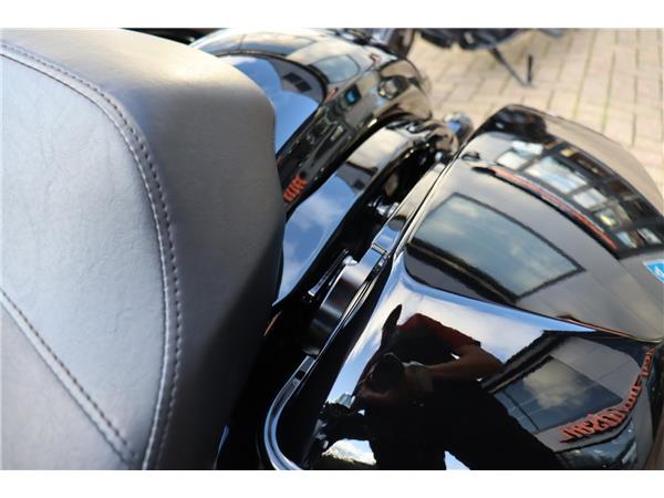 2023 HARLEY-DAVIDSON FLHXST STREET GLIDE ST 