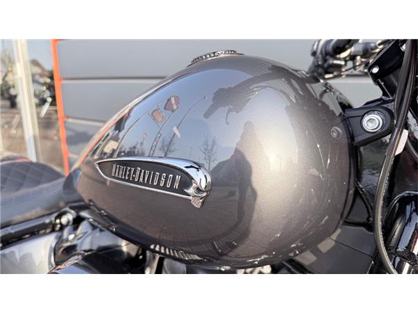 FXBRS Softail Breakout 114 Custombike