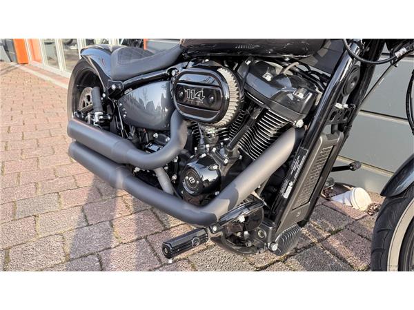 FXBRS Softail Breakout 114 Custombike