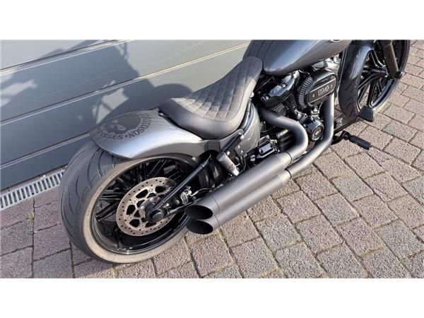 FXBRS Softail Breakout 114 Custombike