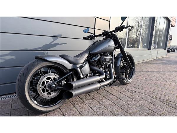 FXBRS Softail Breakout 114 Custombike