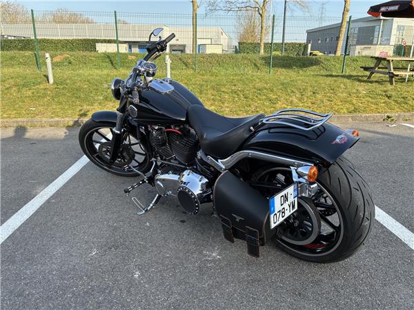 2015 HARLEY-DAVIDSON BREAKOUT