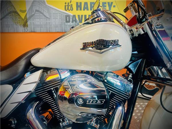 2014 HARLEY-DAVIDSON ROAD KING