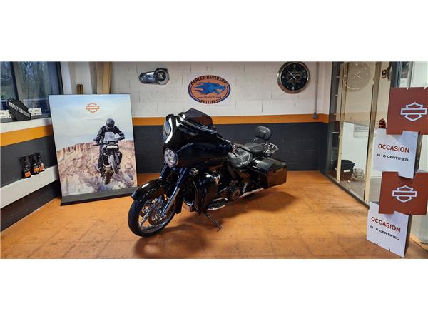 2015 HARLEY-DAVIDSON STREET GLIDE CVO