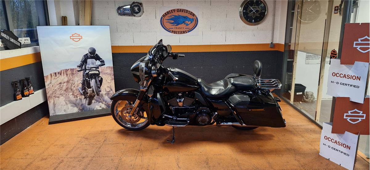 2015 HARLEY-DAVIDSON STREET GLIDE CVO