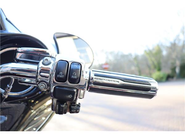 2010 HARLEY-DAVIDSON CVO FLHXSE STREET GLIDE