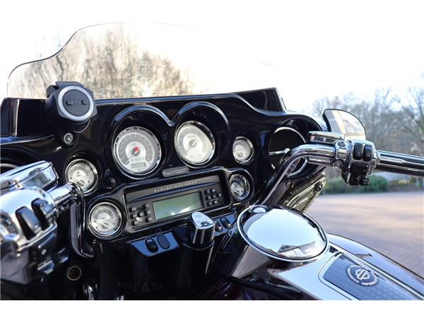 2010 HARLEY-DAVIDSON CVO FLHXSE STREET GLIDE