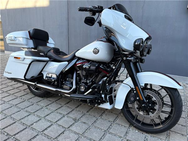 FLHXSE CVO Street Glide mit Jekill&Hyde uvm.