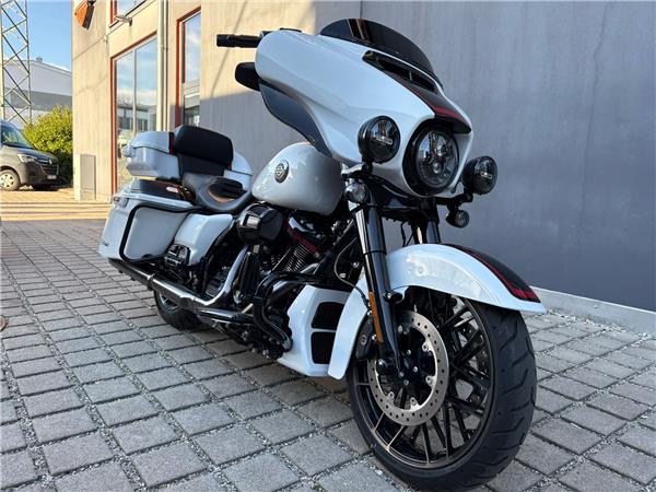 FLHXSE CVO Street Glide mit Jekill&Hyde uvm.