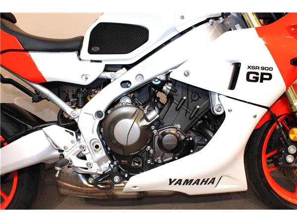 YAMAHA XSR900 GP