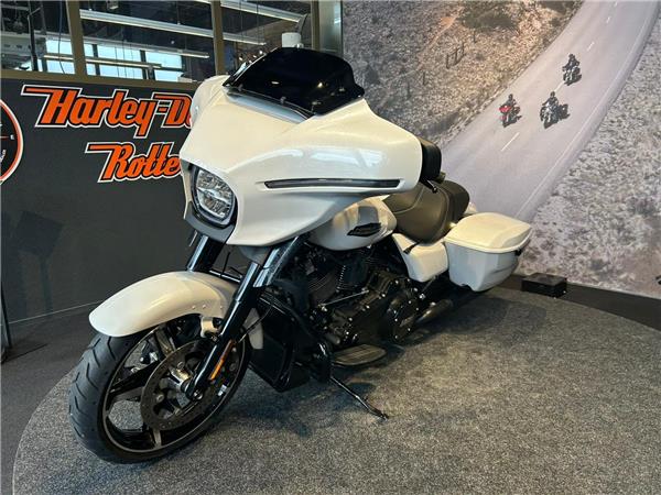 New Harley-Davidson FLHX STREET GLIDE Solid Colour Blacked Out