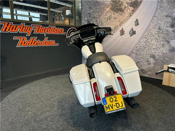 New Harley-Davidson FLHX STREET GLIDE Solid Colour Blacked Out