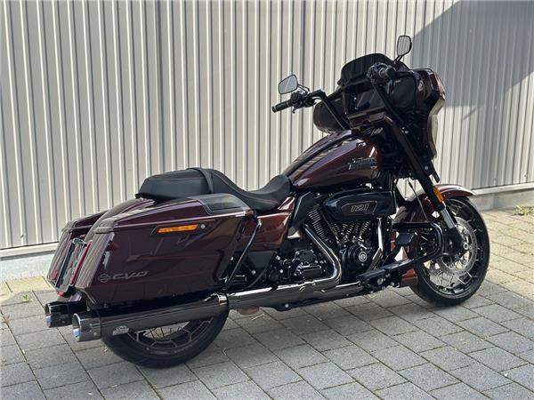 FLHXSE Street Glide CVO 
