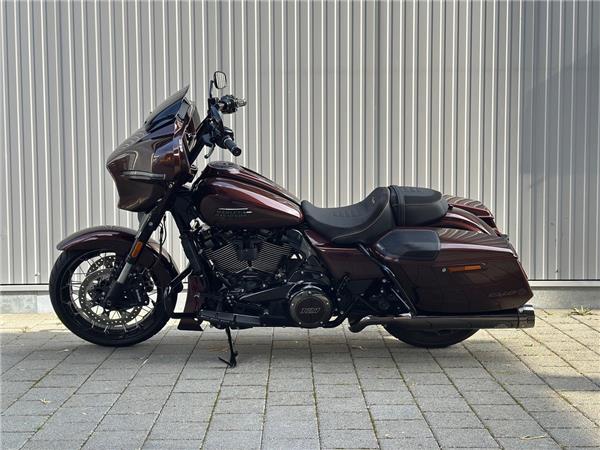 FLHXSE Street Glide CVO 