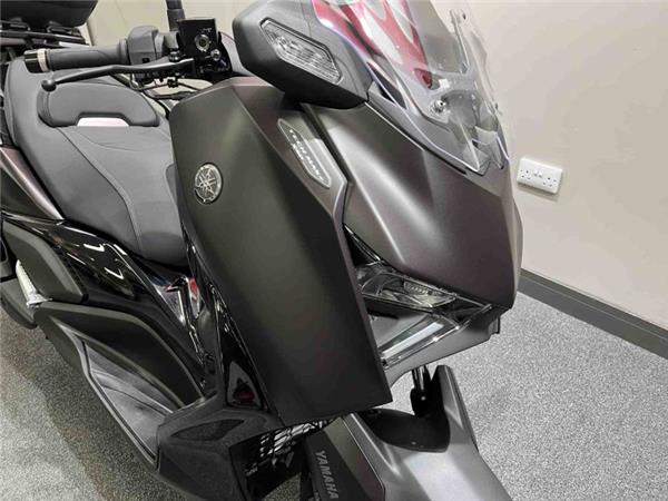 2025 Yamaha X-MAX 300 Tech Max Maroon