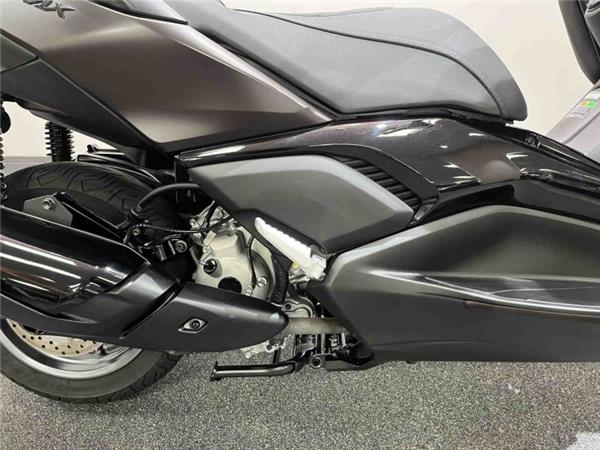 2025 Yamaha X-MAX 300 Tech Max Maroon