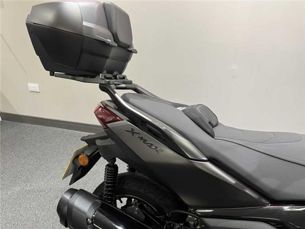 2025 Yamaha X-MAX 300 Tech Max Maroon