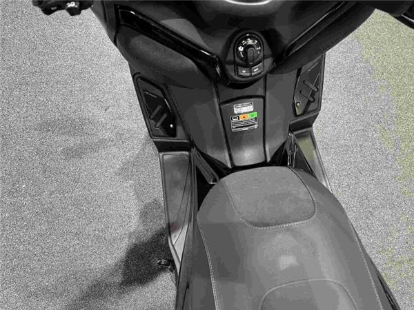 2025 Yamaha X-MAX 300 Tech Max Maroon