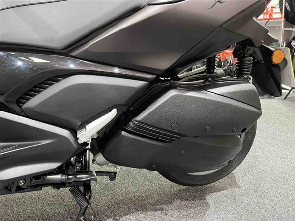2025 Yamaha X-MAX 300 Tech Max Maroon