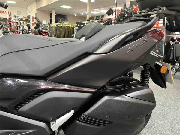 2025 Yamaha X-MAX 300 Tech Max Maroon