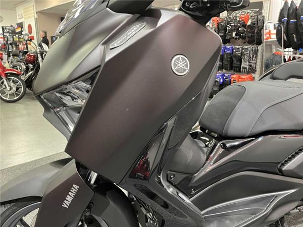 2025 Yamaha X-MAX 300 Tech Max Maroon