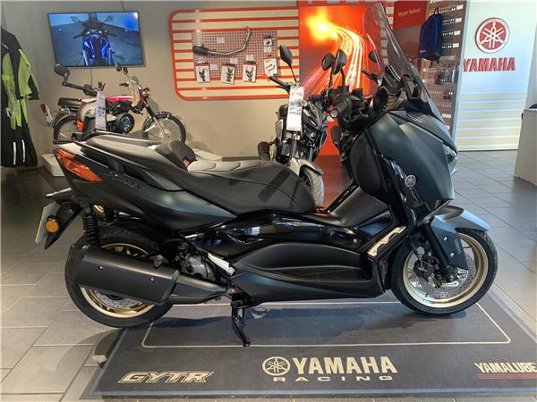 2023 Yamaha X-Max 300 Tech Max, 1 Owner,F.S.H, New belt & rollers, SAVE £300 !!