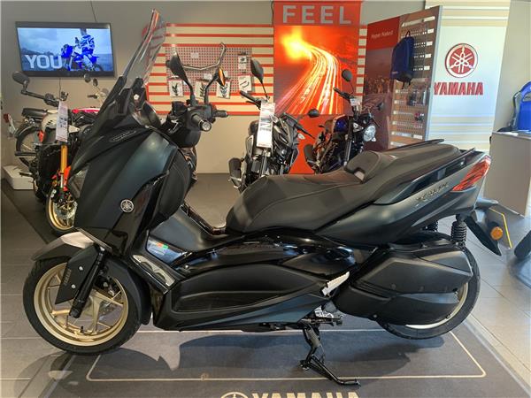 2023 Yamaha X-Max 300 Tech Max, 1 Owner,F.S.H, New belt & rollers, SAVE £300 !!