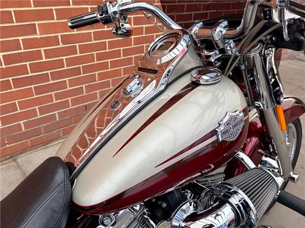 2010 HARLEY-DAVIDSON CVO FLSTSE SCREAMIN EAGLE SOFTAIL CONVERTIBLE