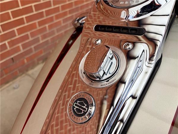 2010 HARLEY-DAVIDSON CVO FLSTSE SCREAMIN EAGLE SOFTAIL CONVERTIBLE