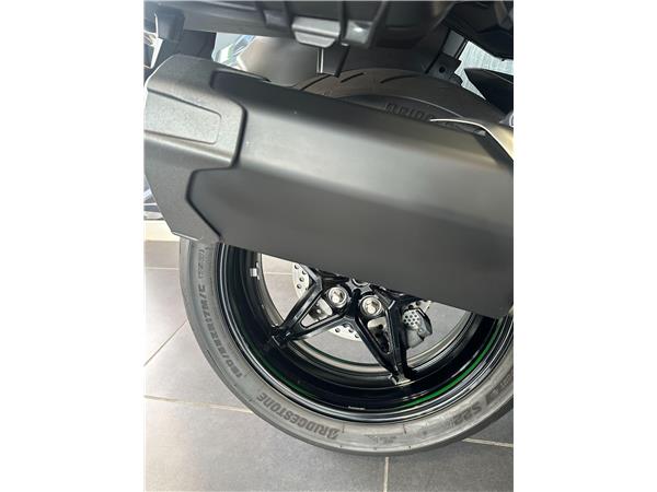 2025 Kawasaki Ninja H2 SX