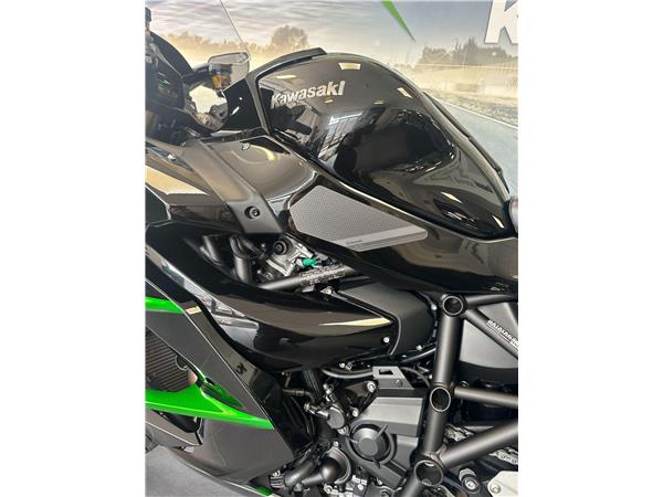 2025 Kawasaki Ninja H2 SX