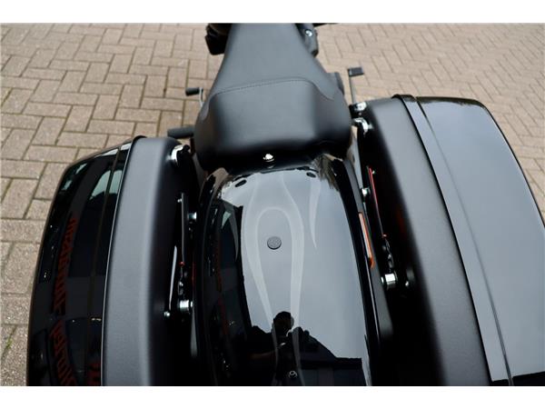 2025 HARLEY-DAVIDSON LOW RIDER ST