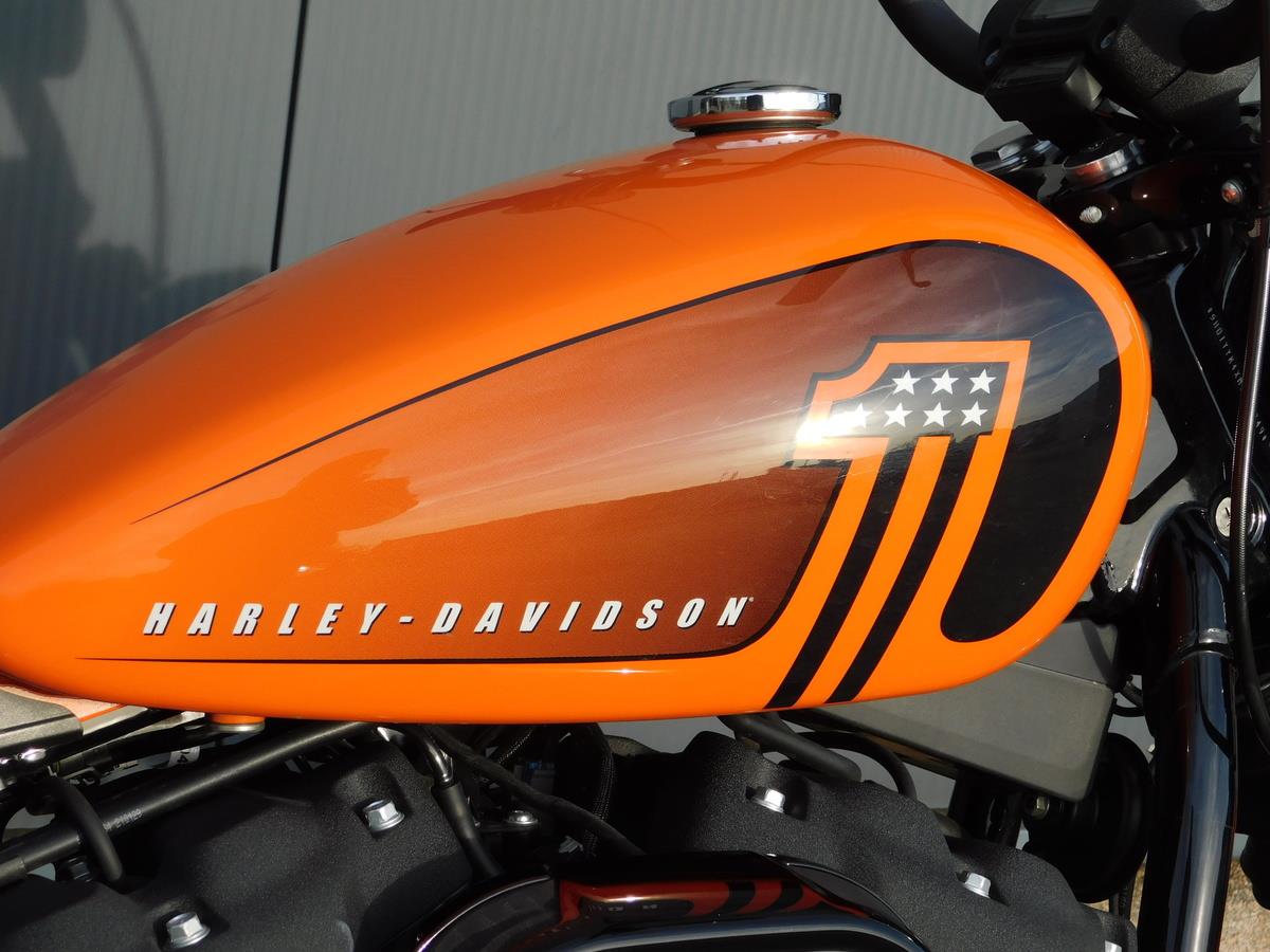 Street Bob 