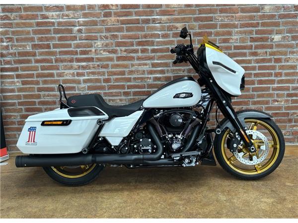 Street Glide Black Finish 