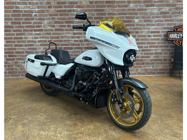 Street Glide Black Finish 