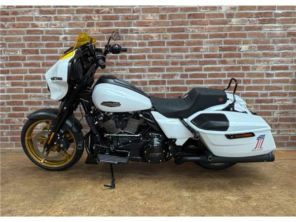 Street Glide Black Finish 