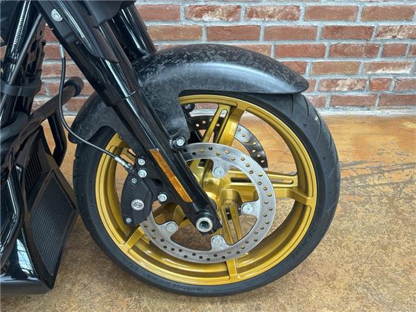 Street Glide Black Finish 