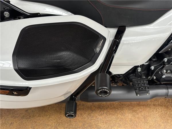 Street Glide Black Finish 