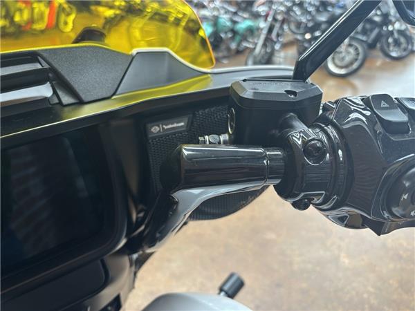 Street Glide Black Finish 