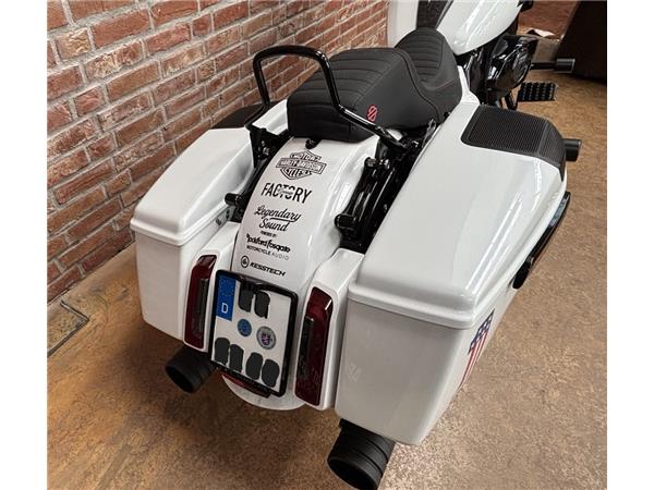 Street Glide Black Finish 