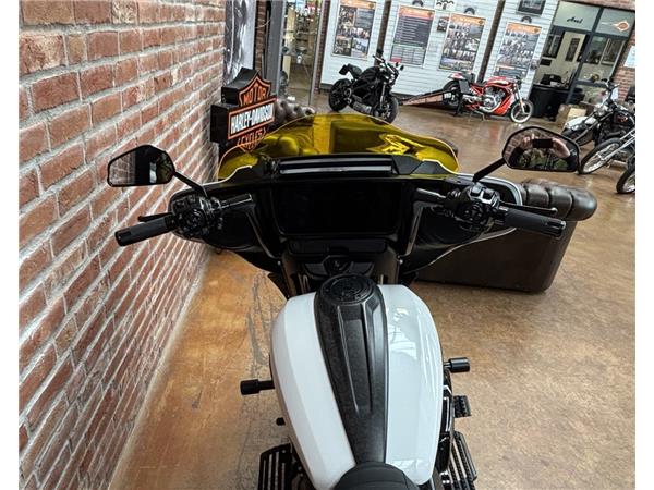 Street Glide Black Finish 