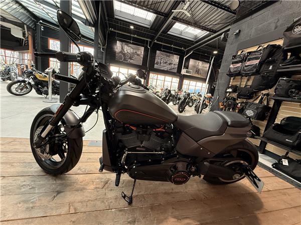 2019 HARLEY-DAVIDSON FXDR