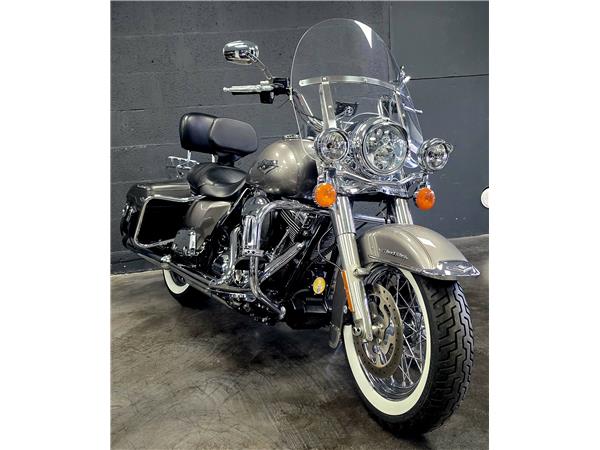 2017 HARLEY-DAVIDSON ROAD KING