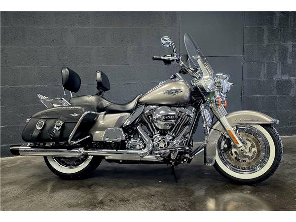 2017 HARLEY-DAVIDSON ROAD KING