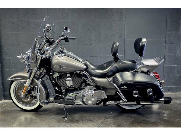 2017 HARLEY-DAVIDSON ROAD KING