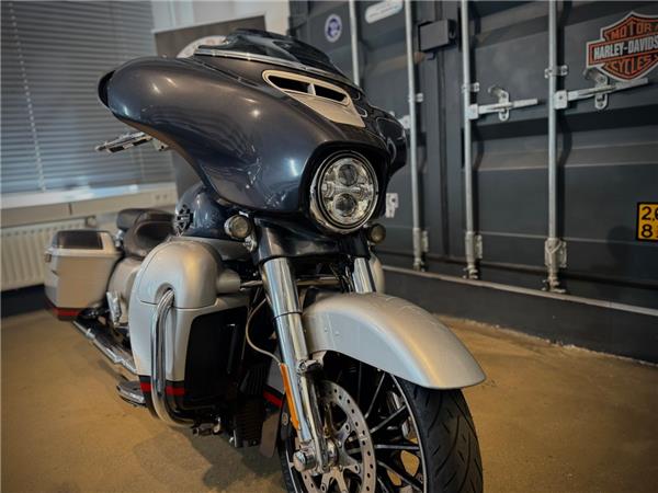 FLHXSE Street Glide CVO 117 