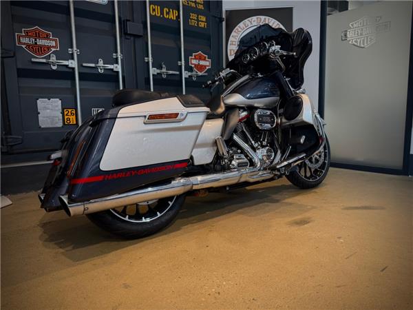 FLHXSE Street Glide CVO 117 