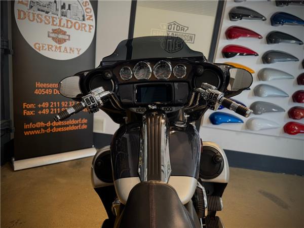 FLHXSE Street Glide CVO 117 