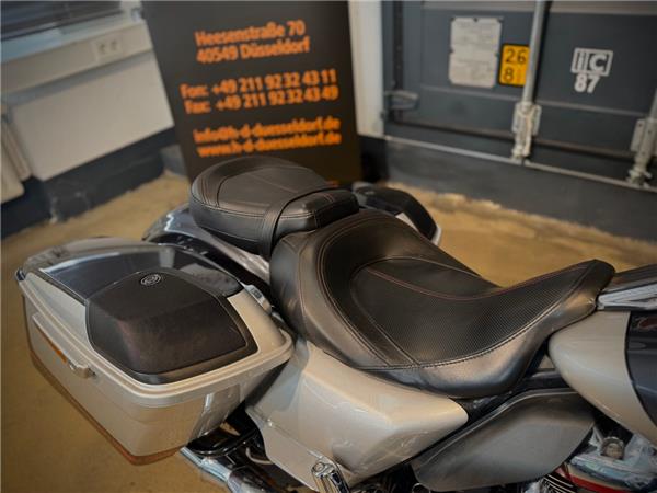 FLHXSE Street Glide CVO 117 