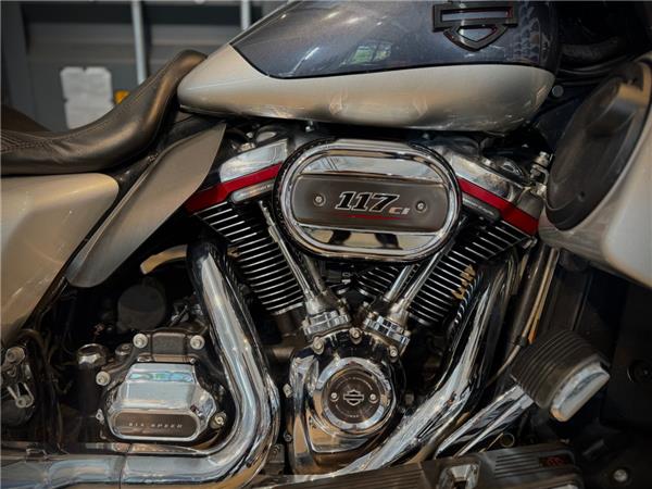 FLHXSE Street Glide CVO 117 